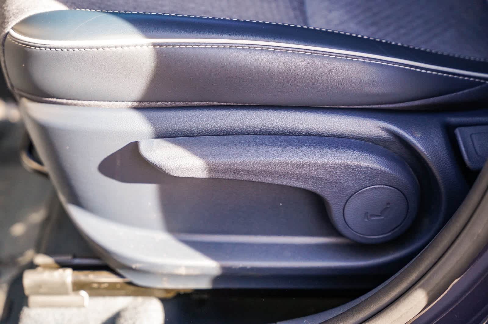 Thumbnail: 2023 Hyundai Venue - 20