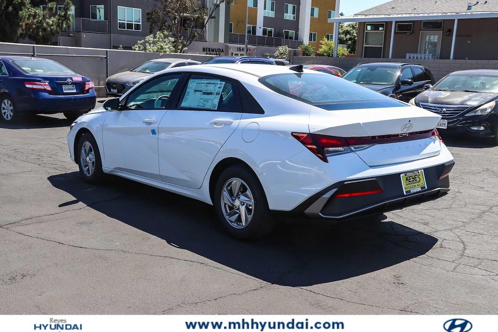 New 2026 Hyundai Elantra SE Sedan