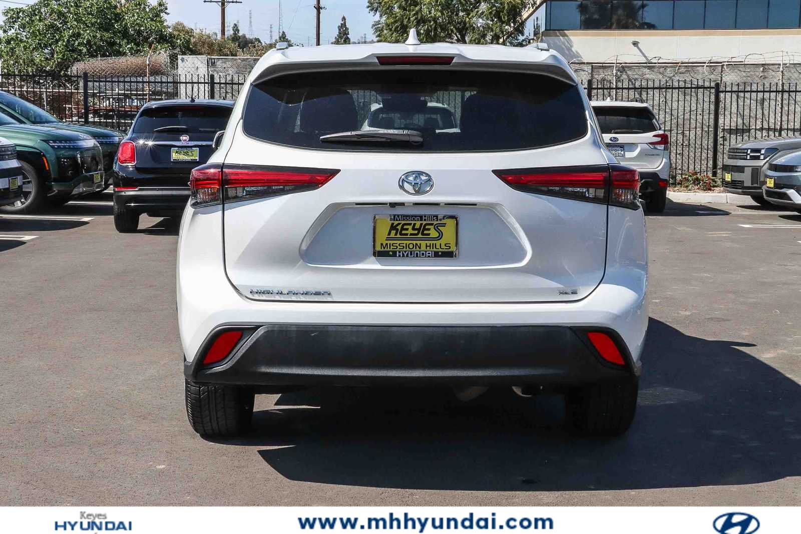 Thumbnail: 2023 Toyota Highlander - 3