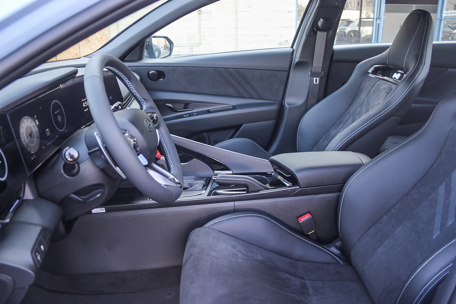 2025 Hyundai Elantra Base 16