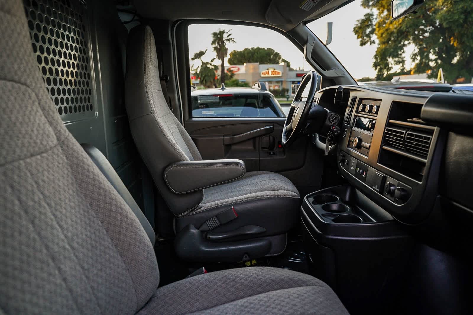 Thumbnail: 2022 GMC Savana - 17