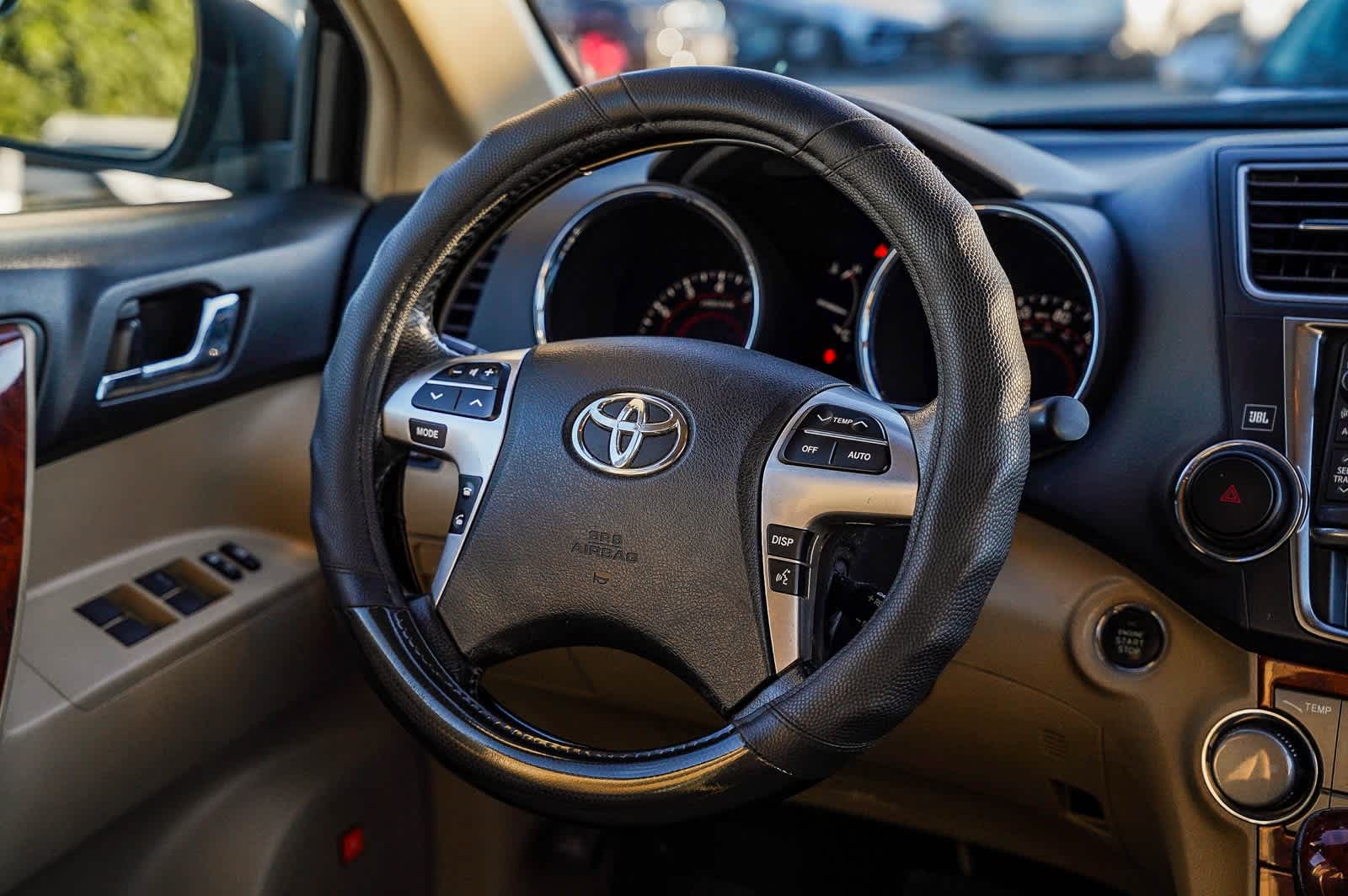 Thumbnail: 2013 Toyota Highlander - 15