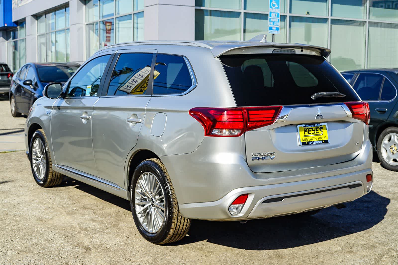 Used 2022 Mitsubishi Outlander PHEV SE with VIN JA4J2VA76NZ068520 for sale in Los Angeles, CA