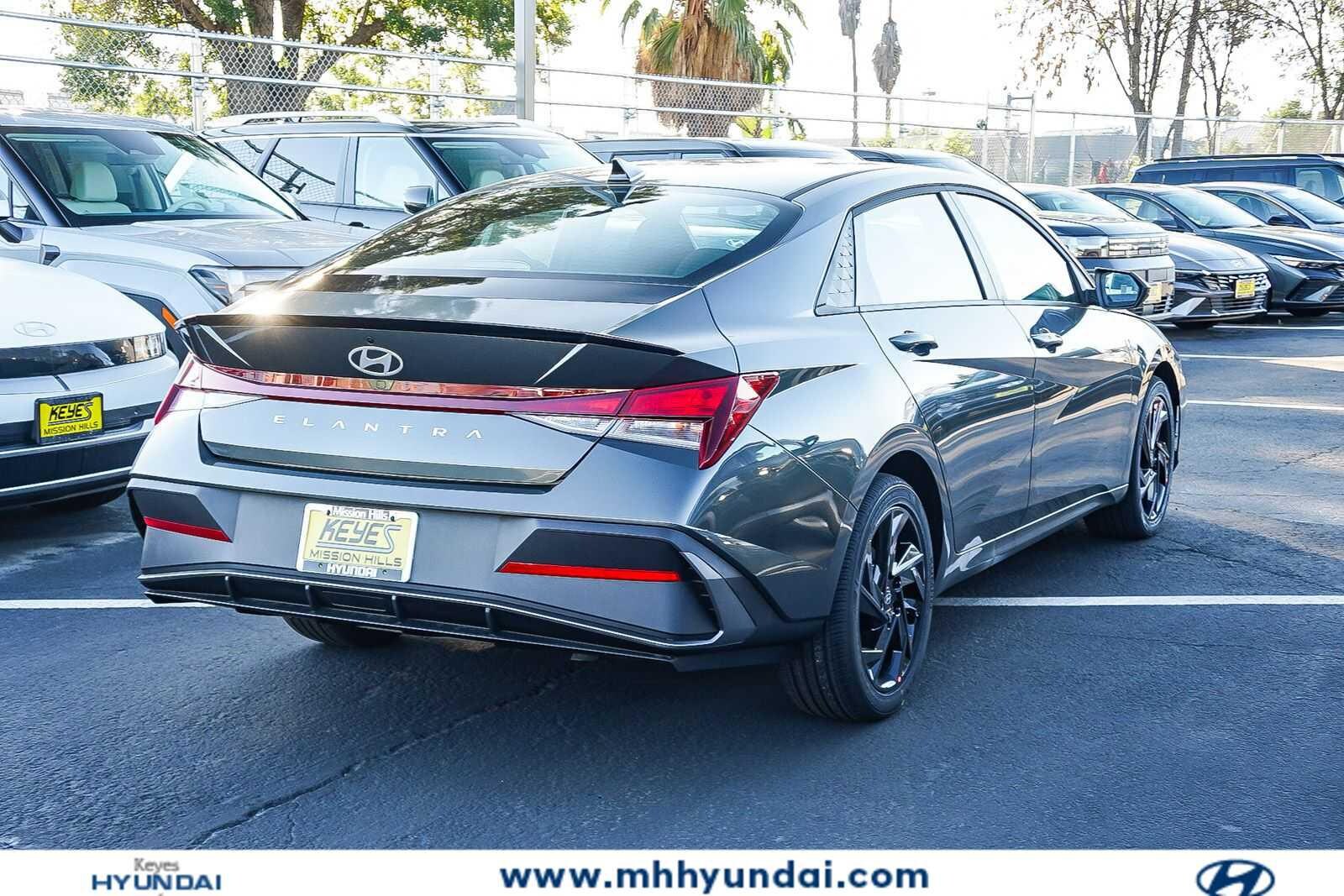 Thumbnail: 2026 Hyundai Elantra - 4