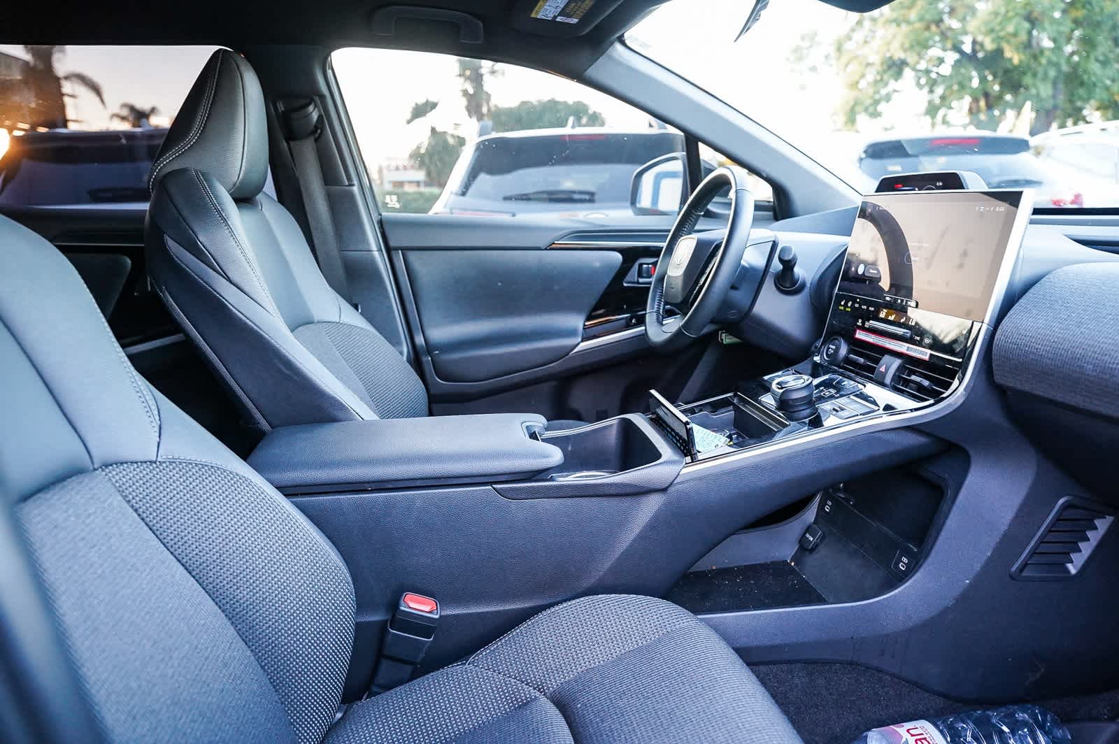 Thumbnail: 2024 Toyota bZ4X - 16