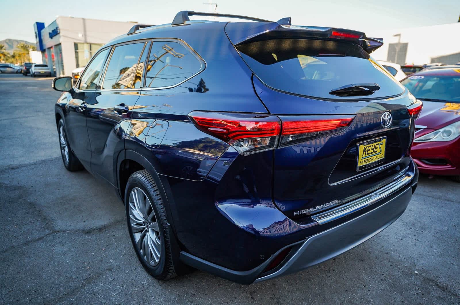 Thumbnail: 2022 Toyota Highlander - 6