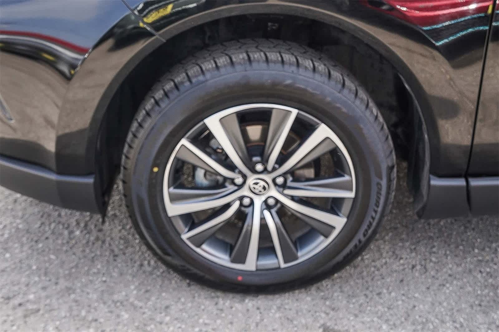 Thumbnail: 2021 Toyota Venza - 10