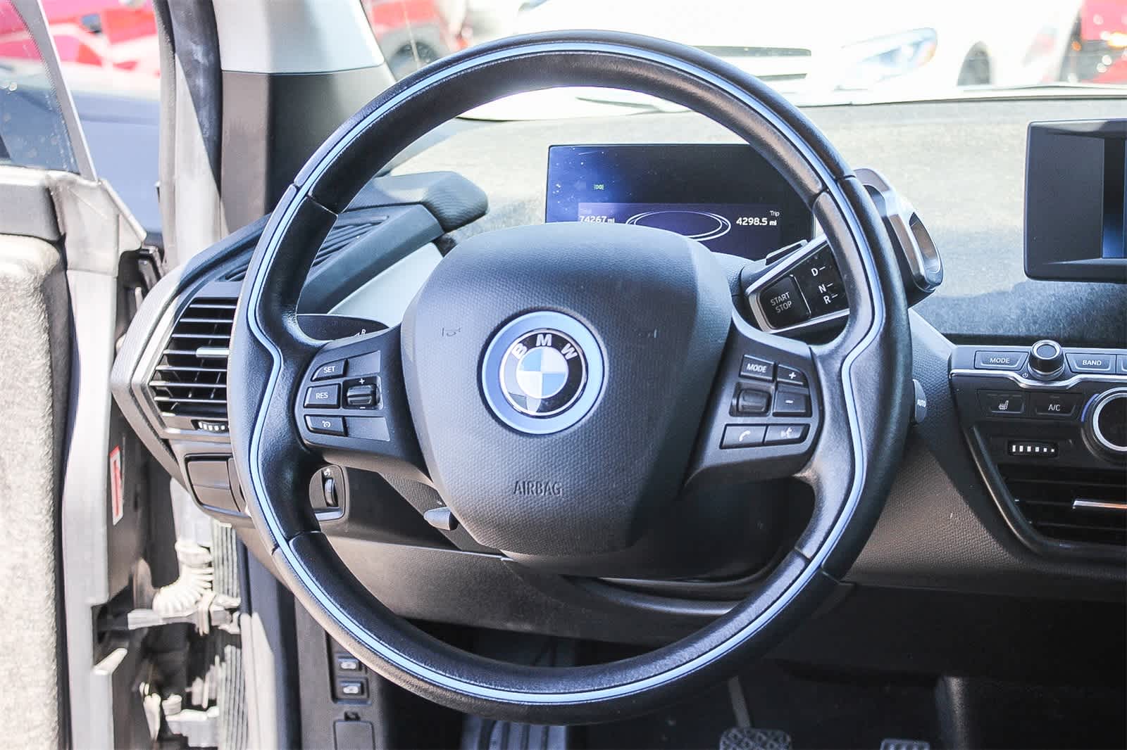 Thumbnail: 2019 BMW i3 - 16