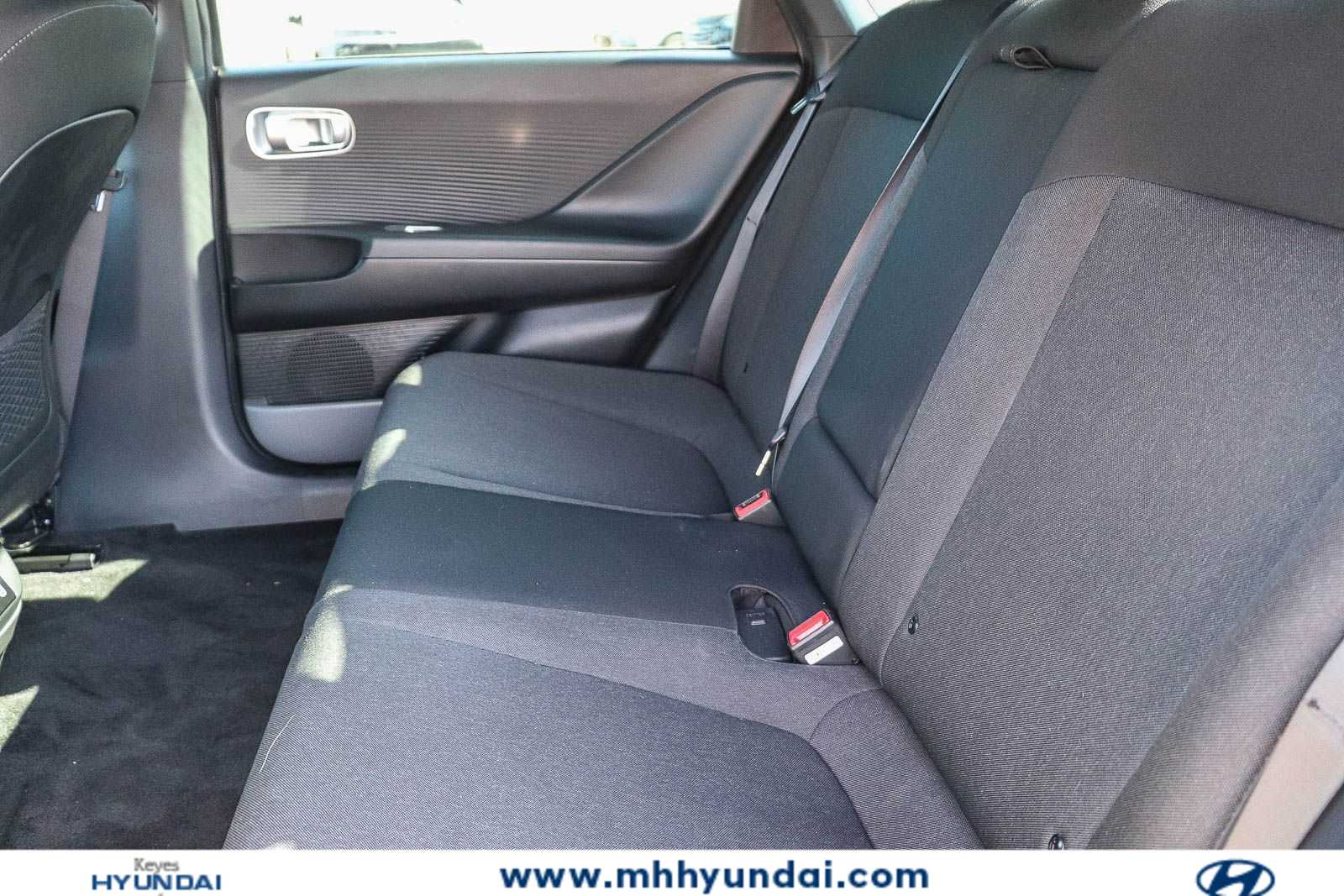 Thumbnail: 2023 Hyundai Ioniq 6 - 17