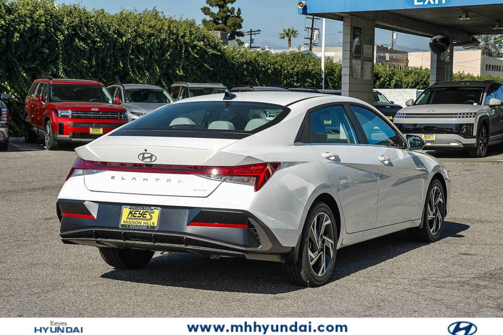 Thumbnail: 2026 Hyundai Elantra - 4