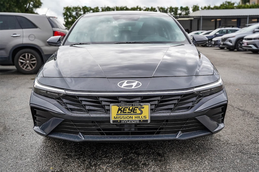 Certified 2025 Hyundai Elantra SEL Convenience Sedan