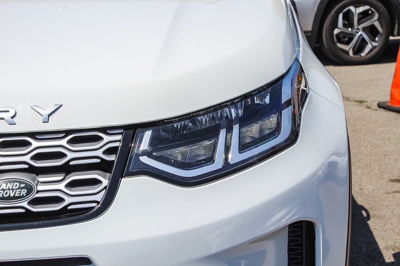 Thumbnail: 2022 Land Rover Discovery Sport - 10