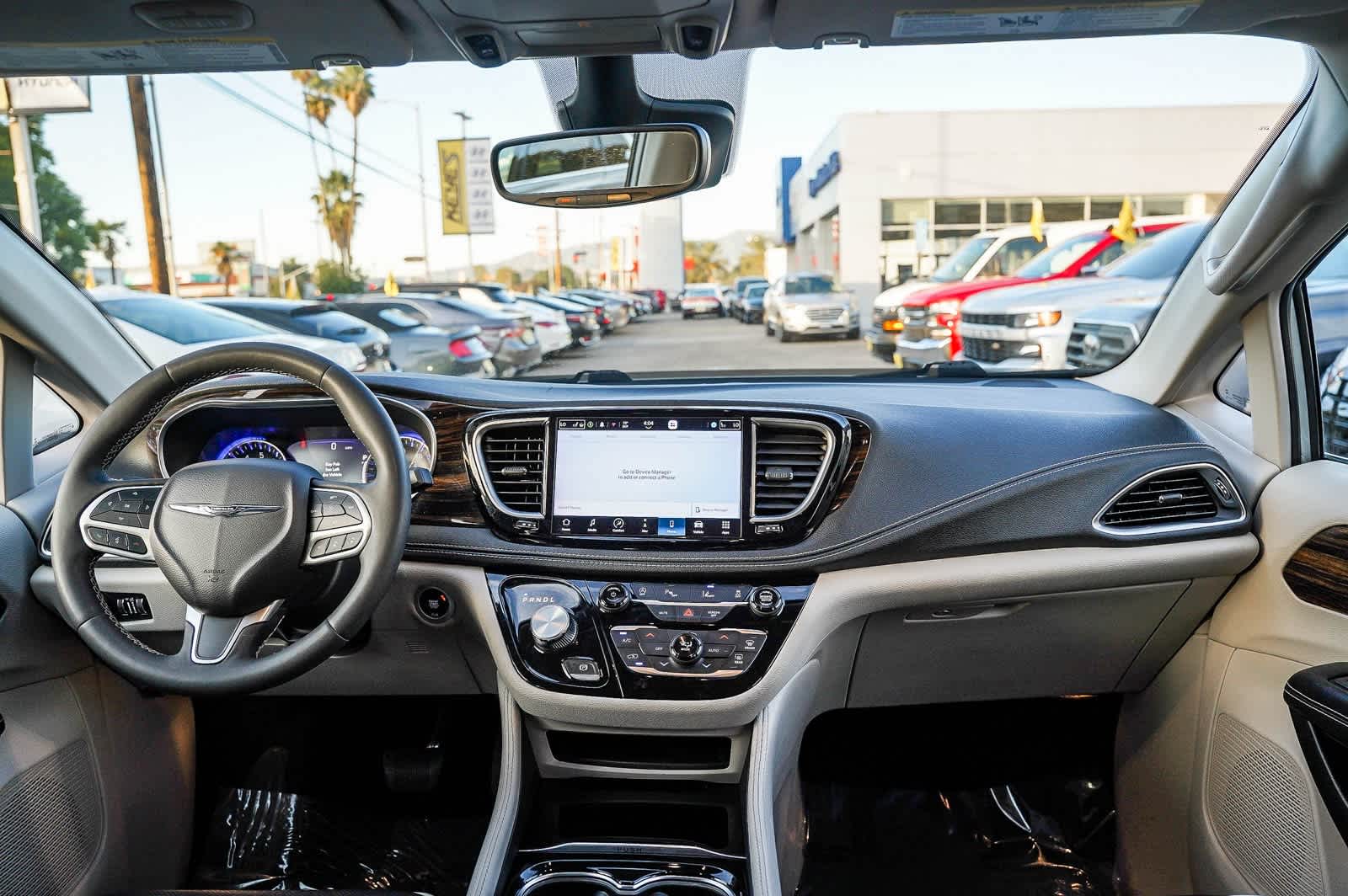 Thumbnail: 2023 Chrysler Pacifica - 12