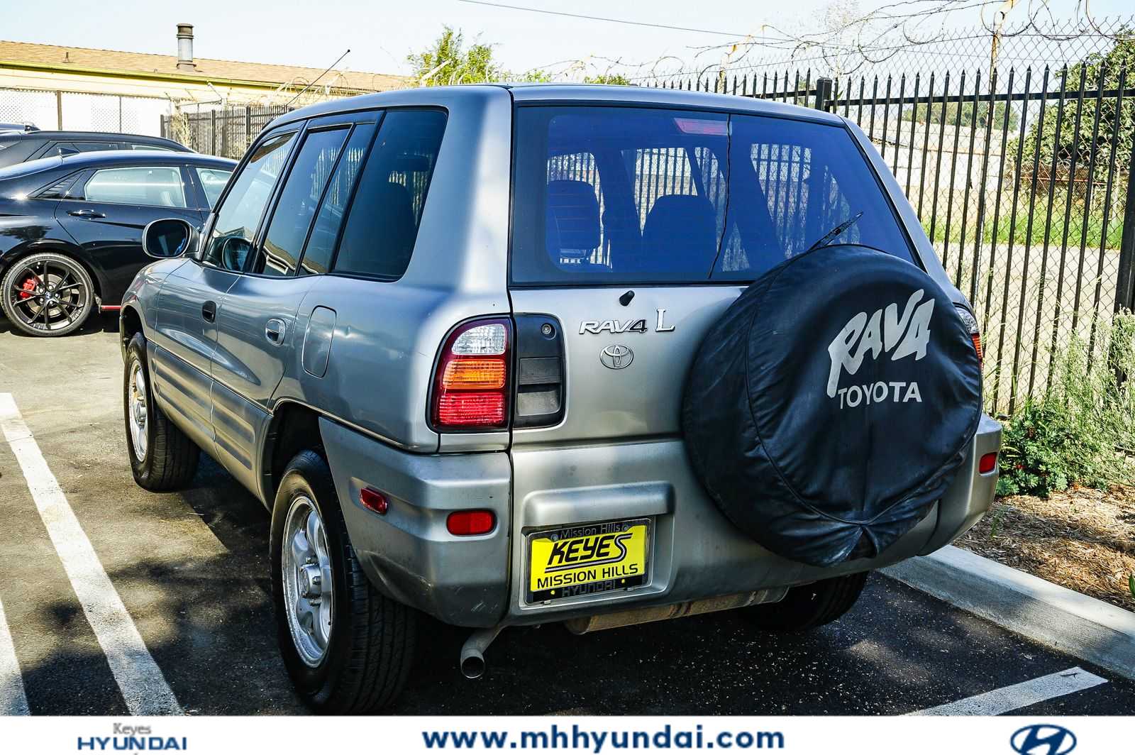 Used 2000 Toyota Rav4 Base with VIN JT3GP10V0Y7077115 for sale in Los Angeles, CA