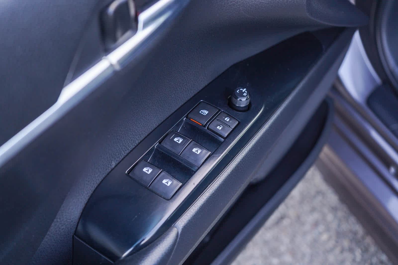 Thumbnail: 2019 Toyota Camry - 19