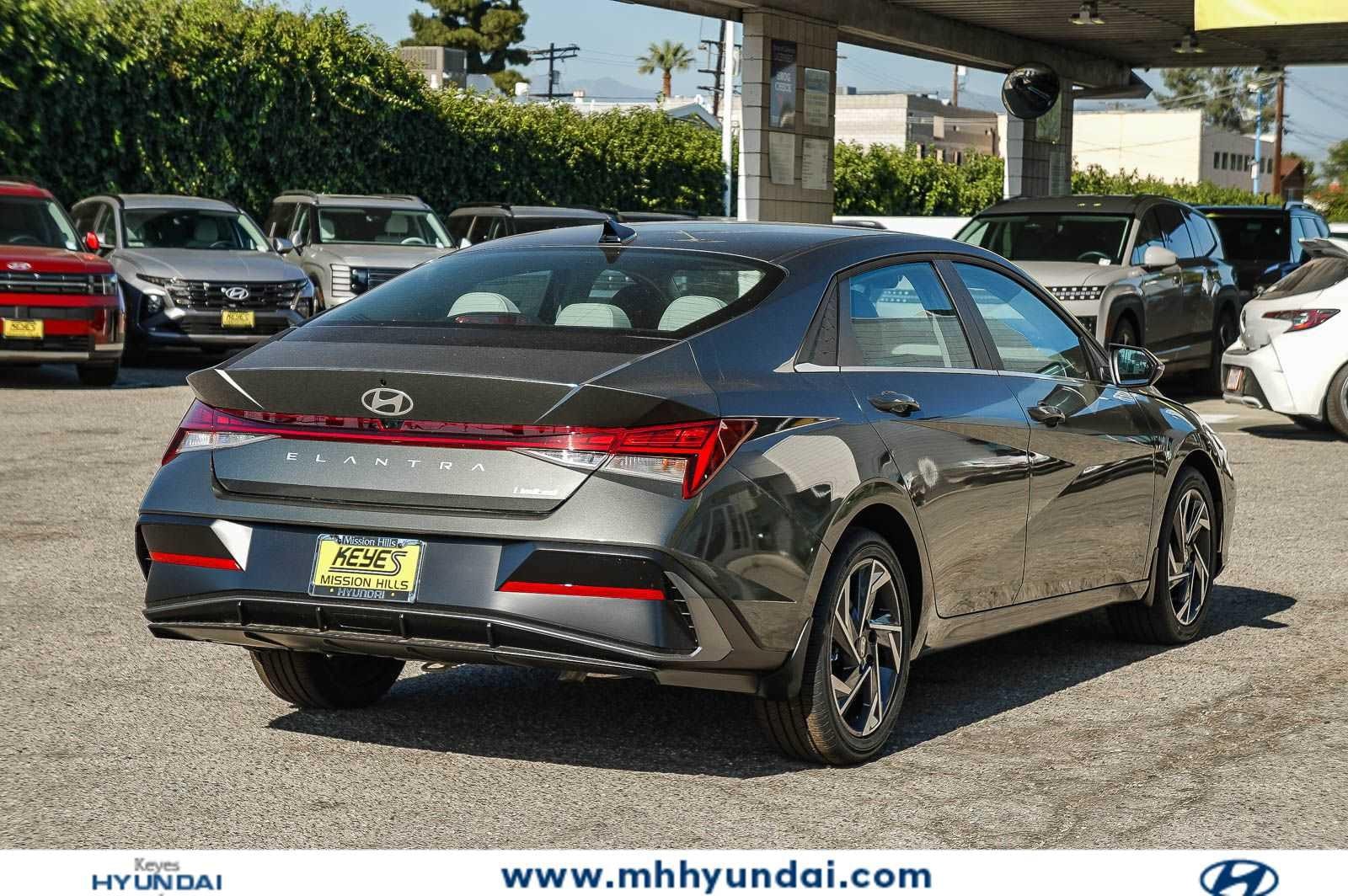 Thumbnail: 2026 Hyundai Elantra - 4