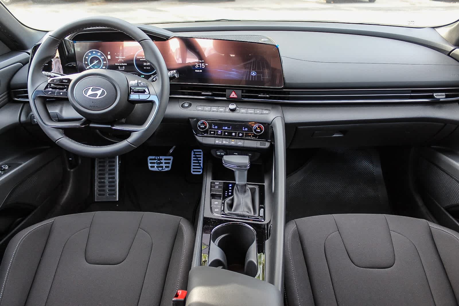 2025 Hyundai Elantra Sport 17