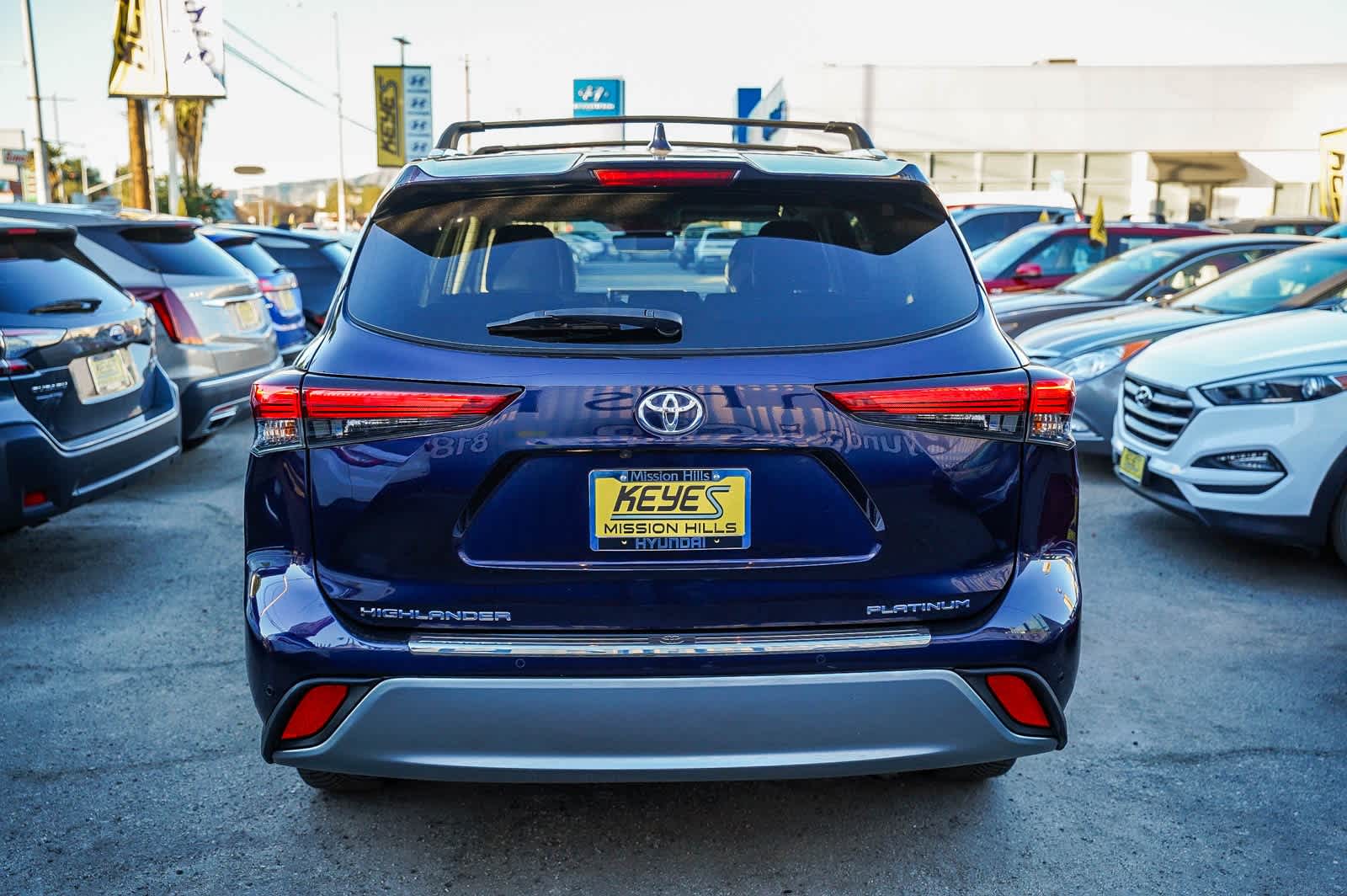 Thumbnail: 2022 Toyota Highlander - 7