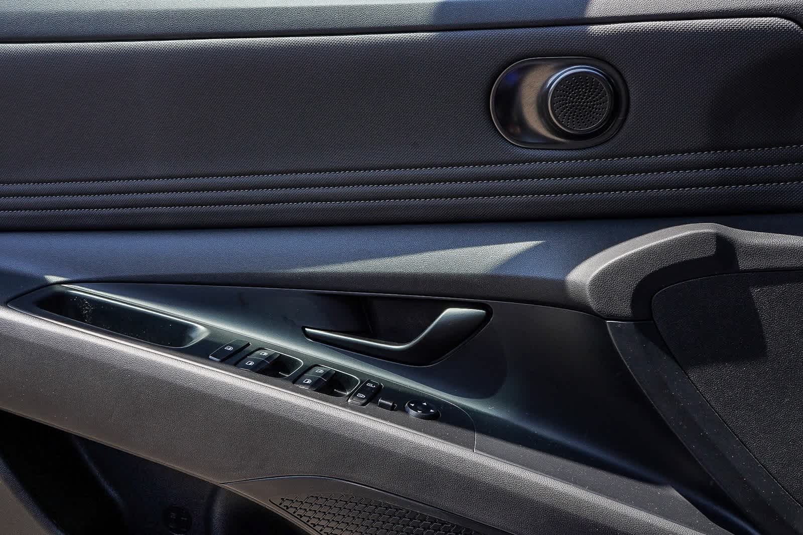 Thumbnail: 2025 Hyundai Elantra - 17