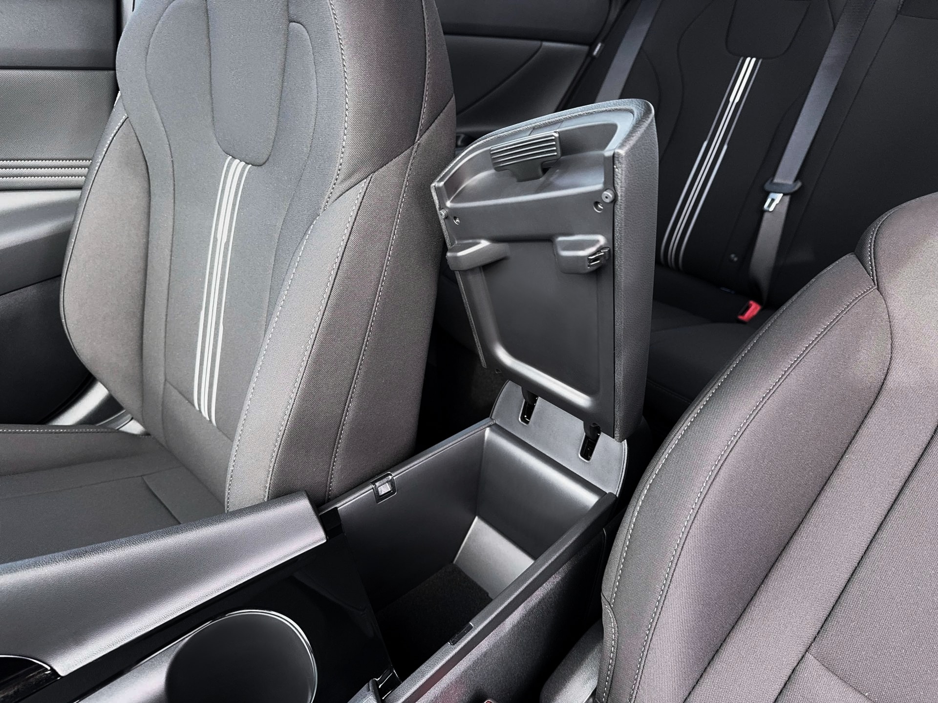 Thumbnail: 2026 Hyundai Elantra - 18