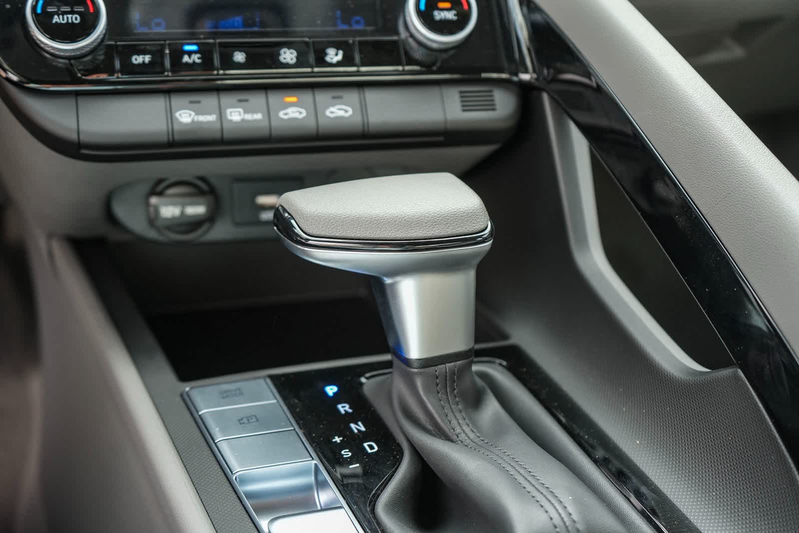 Thumbnail: 2025 Hyundai Elantra - 24