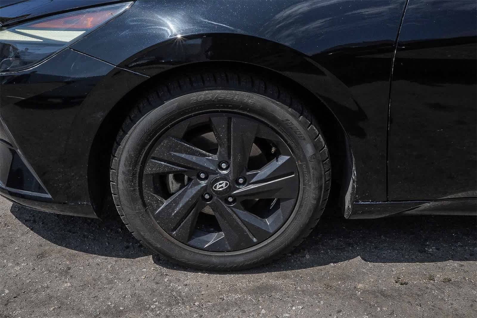 Thumbnail: 2022 Hyundai Elantra - 8