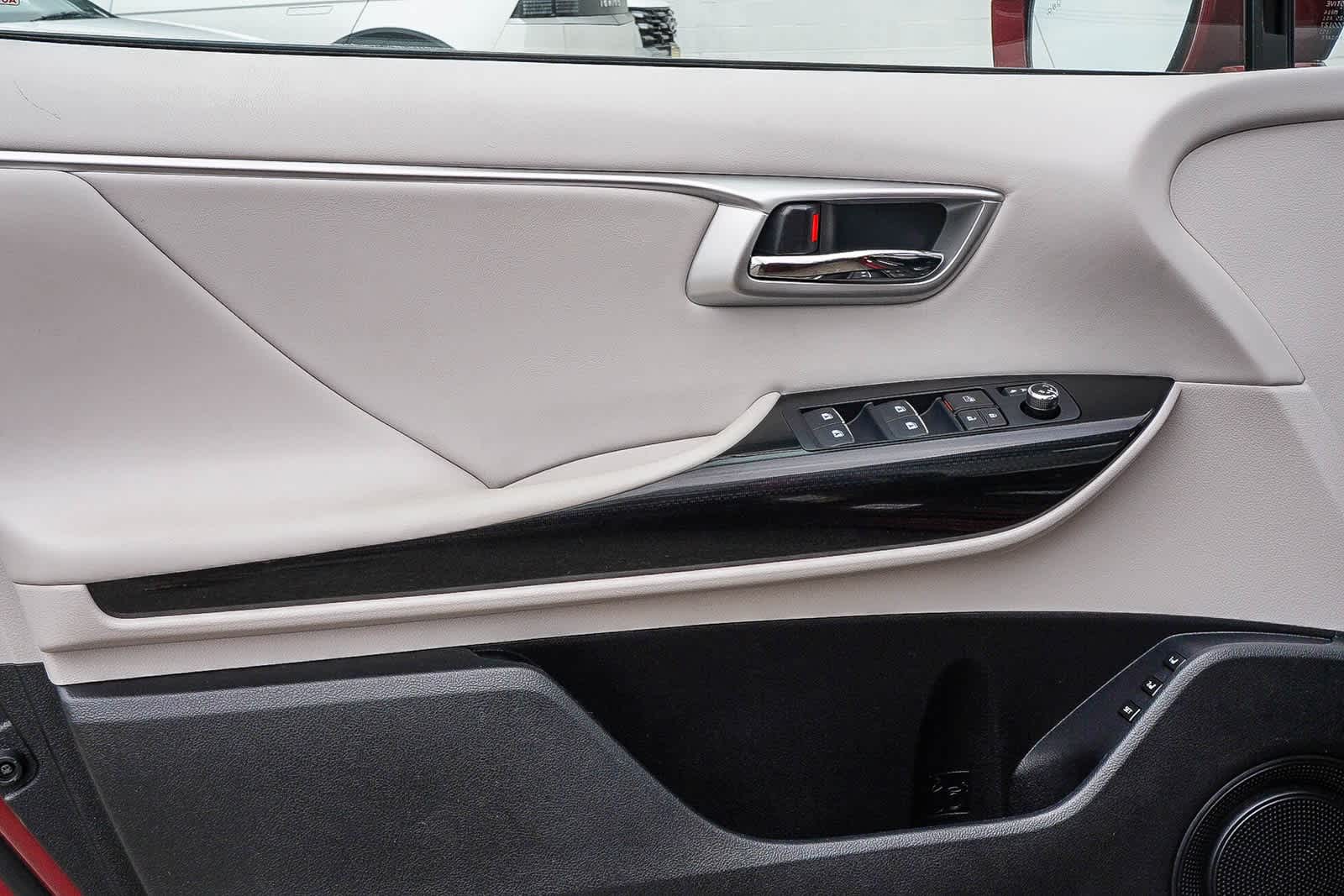 Thumbnail: 2019 Toyota Mirai - 16