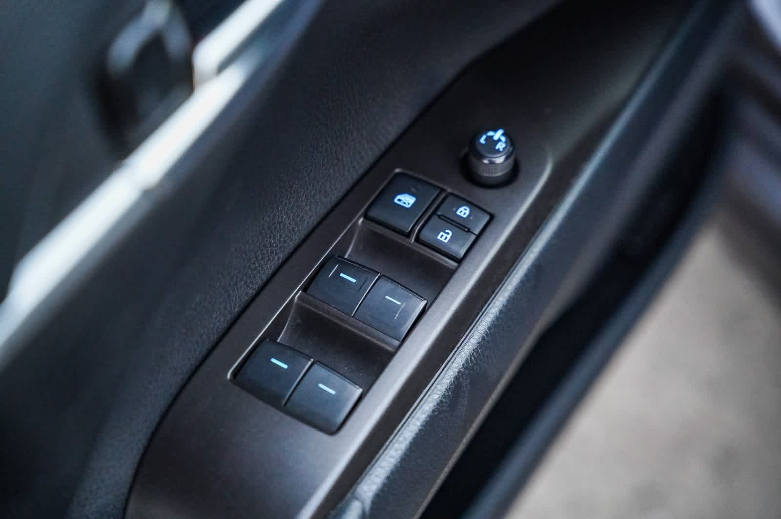 Thumbnail: 2022 Toyota Camry - 19