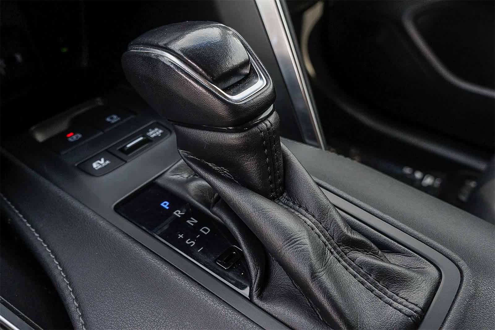 Thumbnail: 2021 Toyota Venza - 16