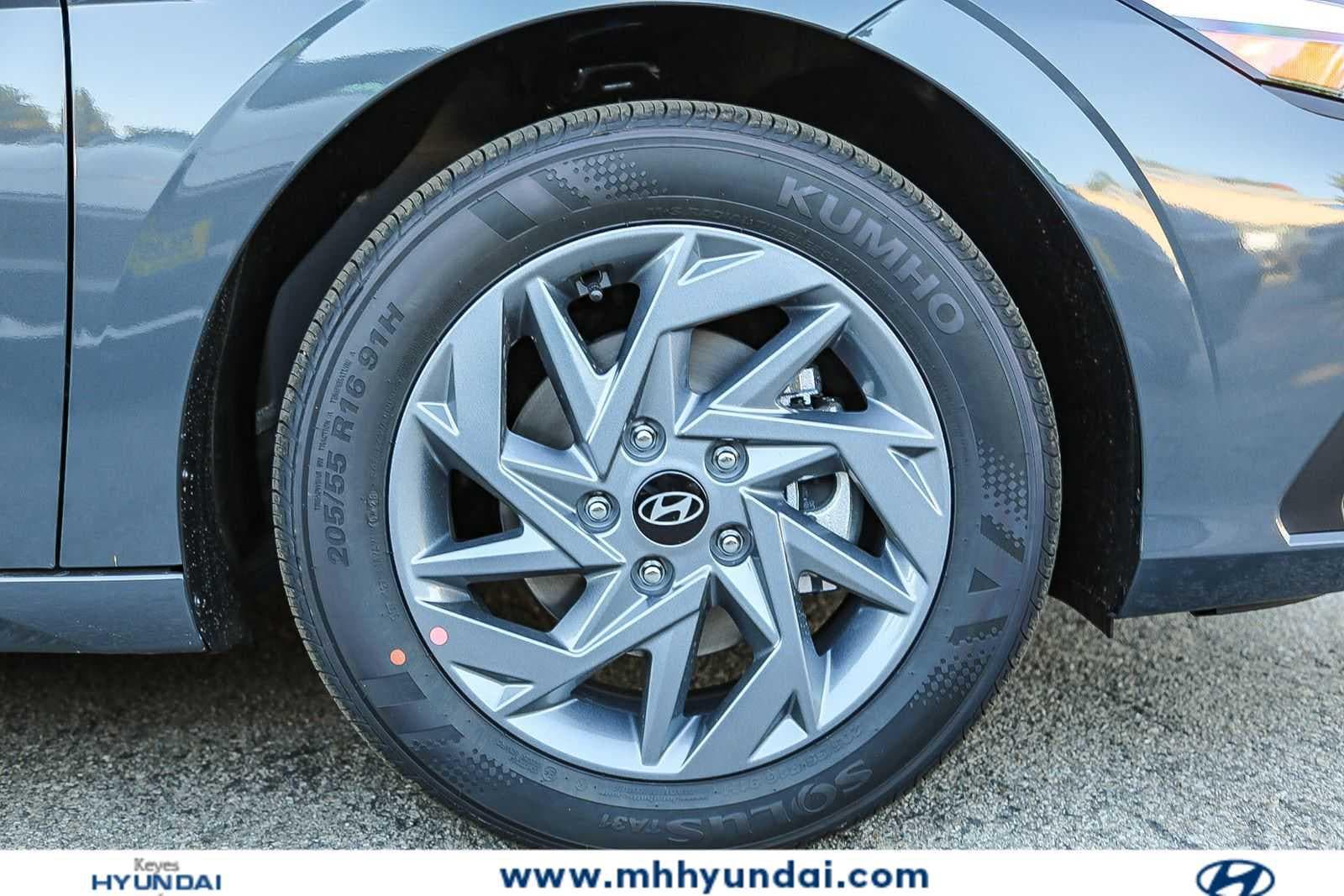 Thumbnail: 2026 Hyundai Elantra - 10