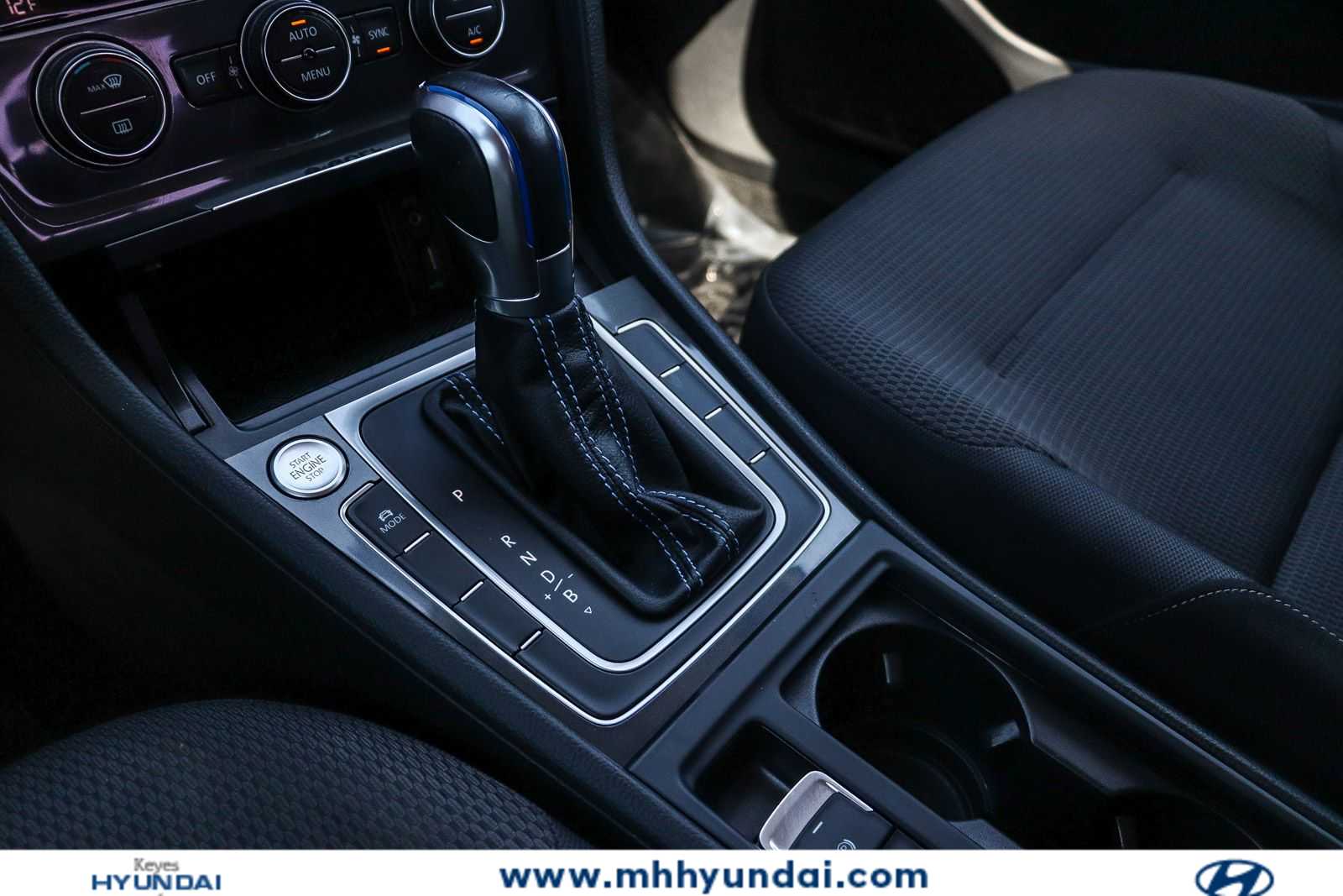 Thumbnail: 2017 Volkswagen e-Golf - 21