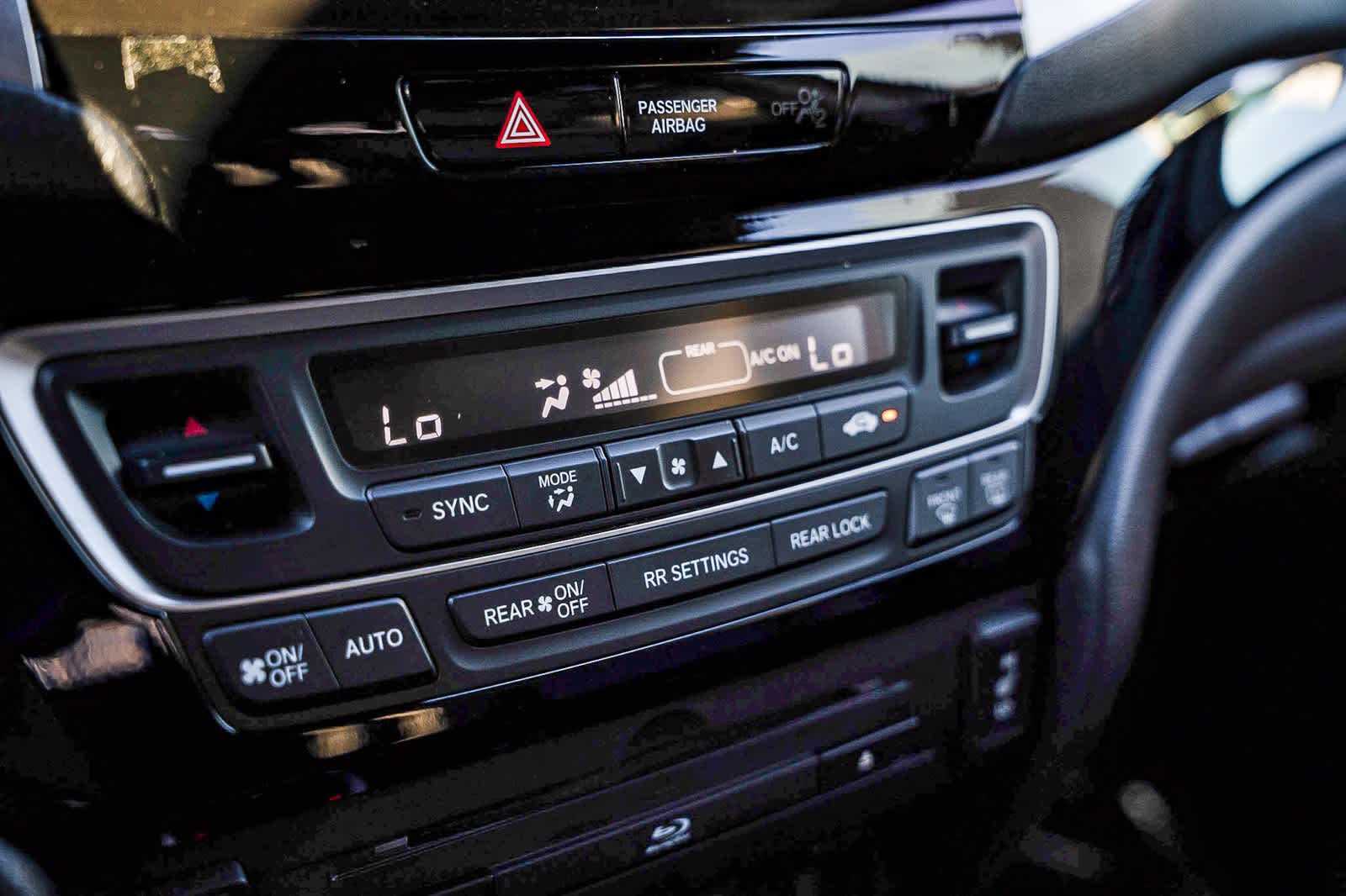 Thumbnail: 2017 Honda Pilot - 21