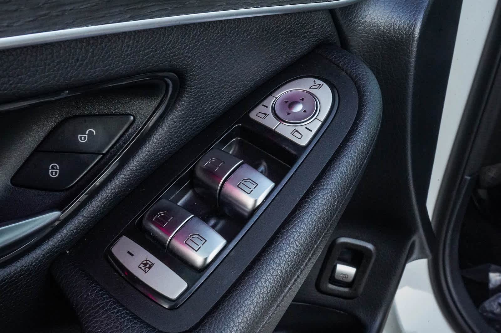 Thumbnail: 2020 Mercedes-Benz GLC - 19