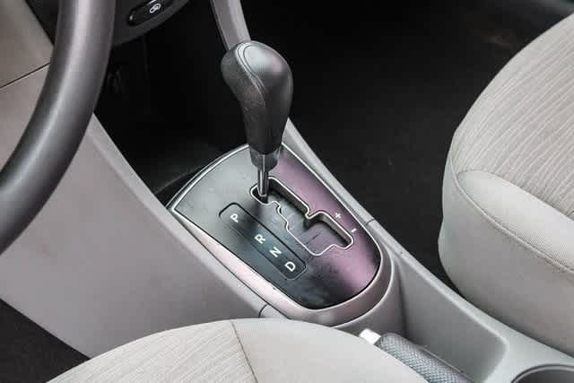 2016 Hyundai Accent SE 18