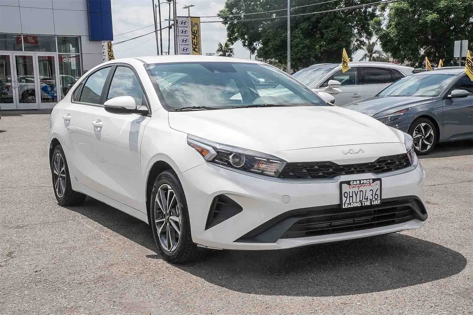 Thumbnail: 2023 Kia Forte - 3