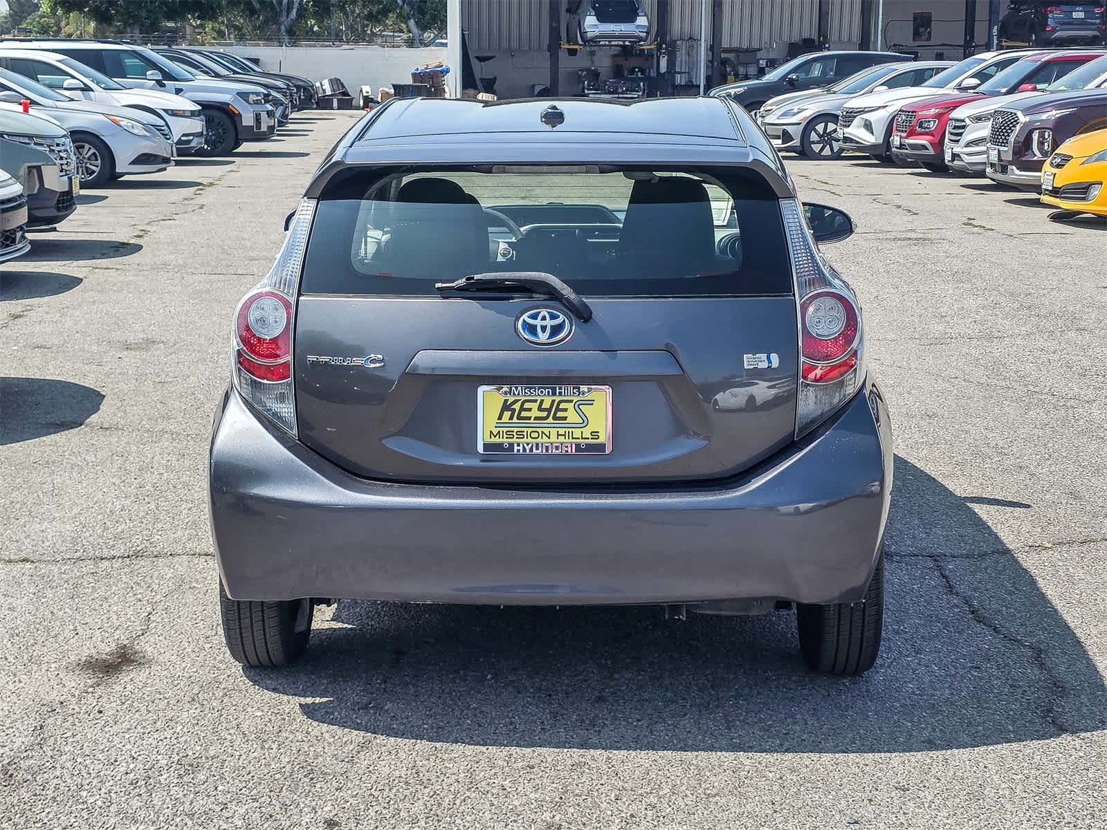 Thumbnail: 2012 Toyota Prius c - 5