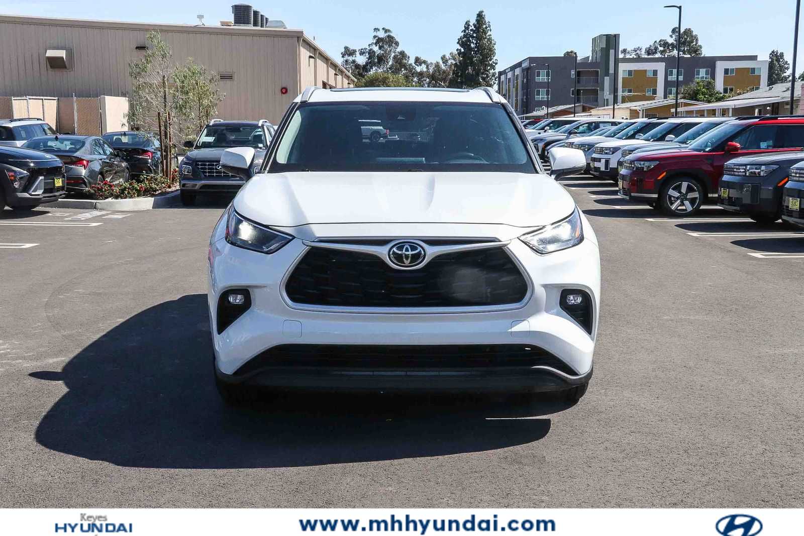 Thumbnail: 2023 Toyota Highlander - 6