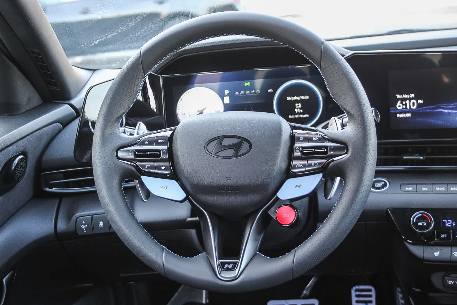2025 Hyundai Elantra Base 18