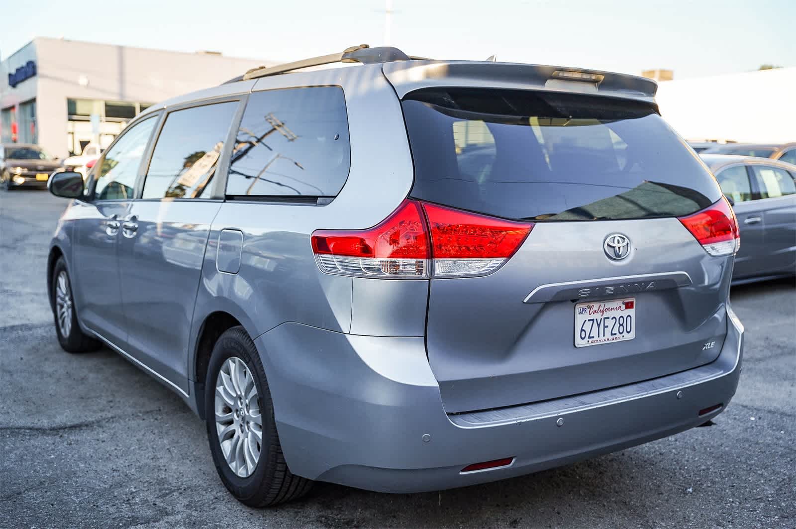 Thumbnail: 2013 Toyota Sienna - 10