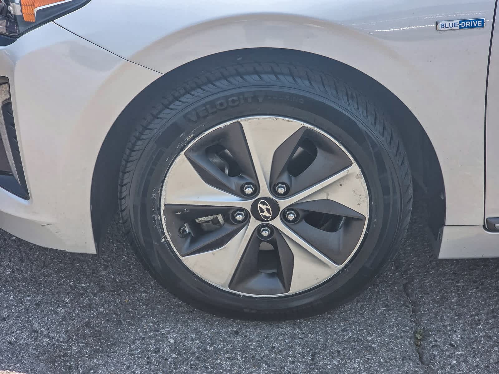 Thumbnail: 2019 Hyundai Ioniq - 9