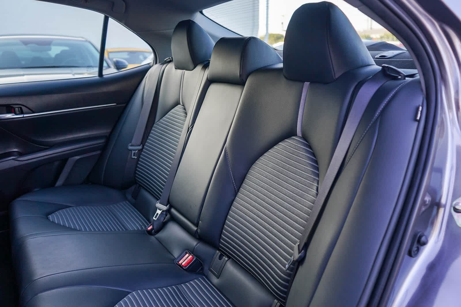 Thumbnail: 2019 Toyota Camry - 18