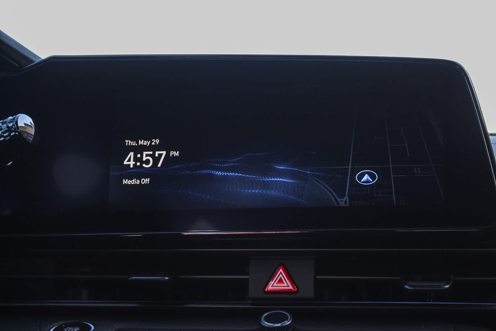 2025 Hyundai Elantra Base 18