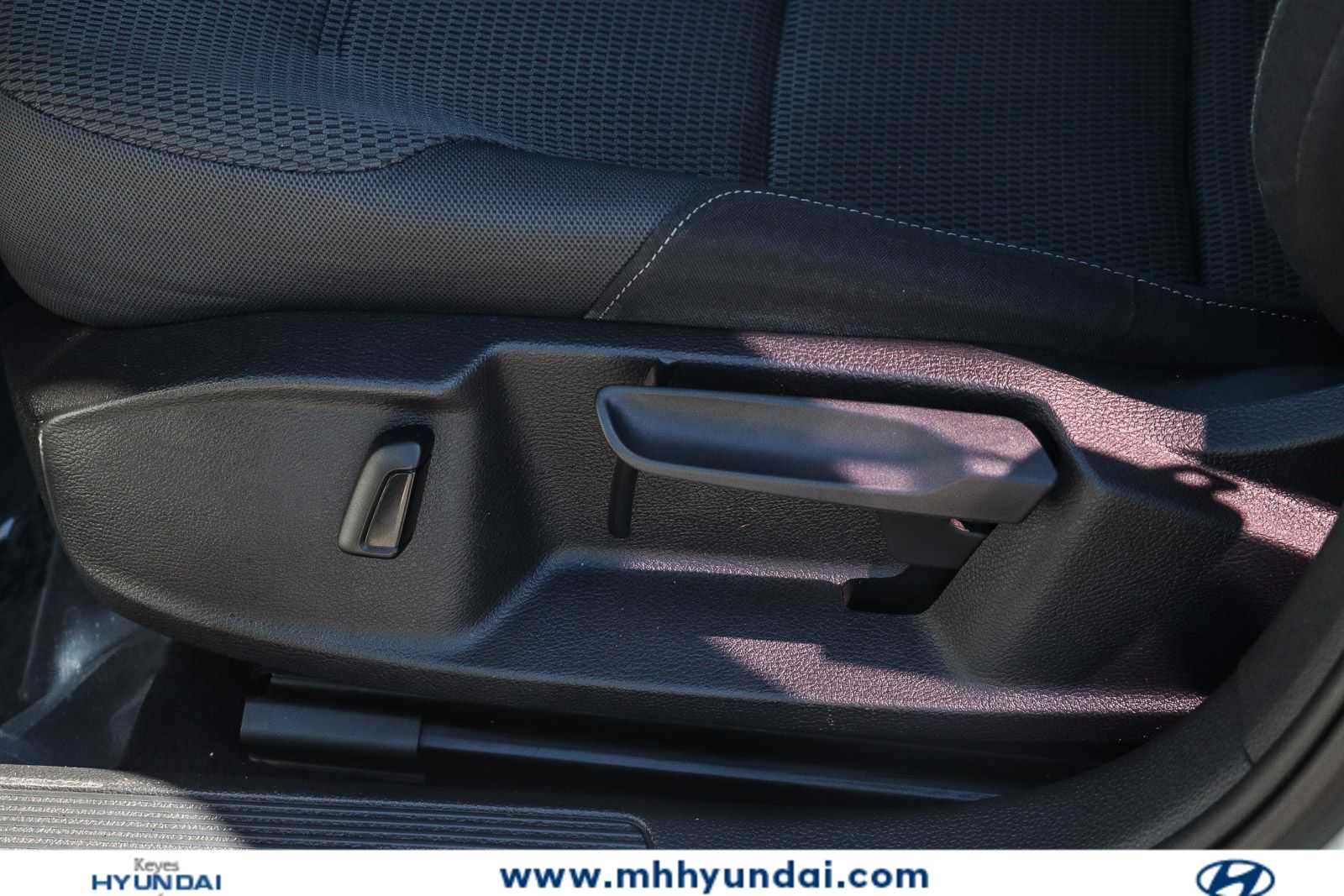 Thumbnail: 2017 Volkswagen e-Golf - 19