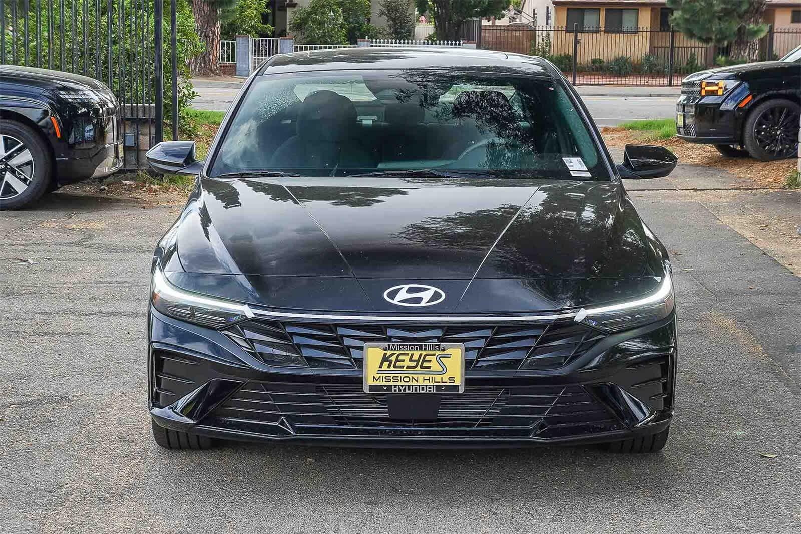 2026 Hyundai Elantra SEL Sport photo 2