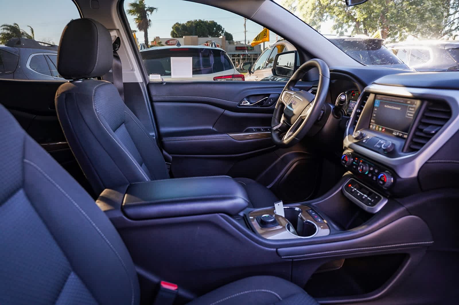 Thumbnail: 2022 GMC Acadia - 16