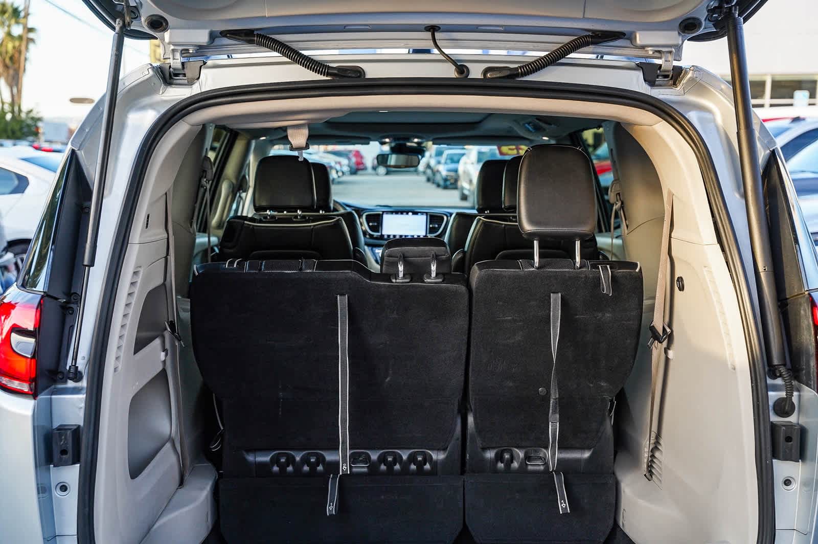 Thumbnail: 2023 Chrysler Pacifica - 25