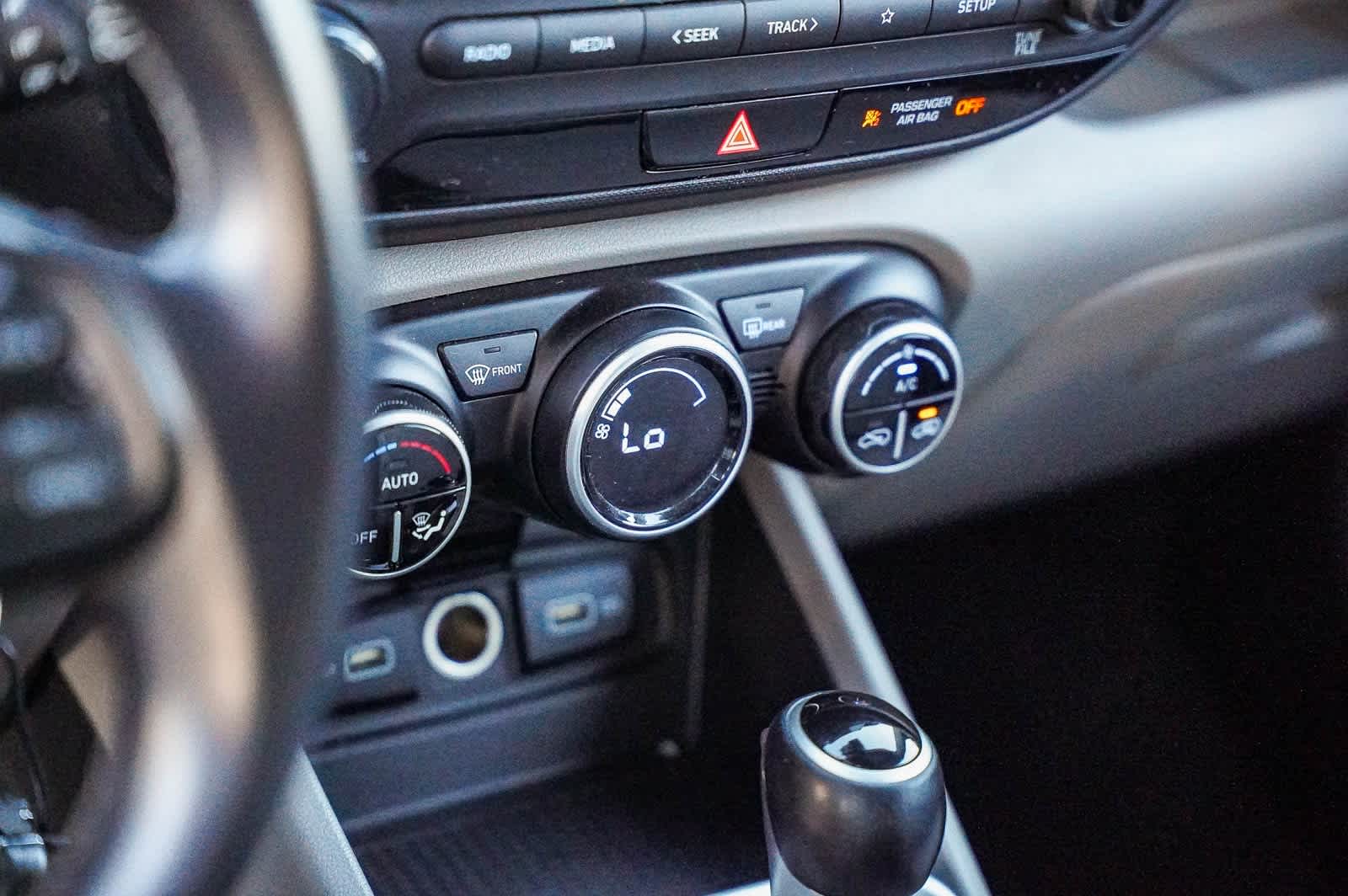 Thumbnail: 2022 Hyundai Venue - 23