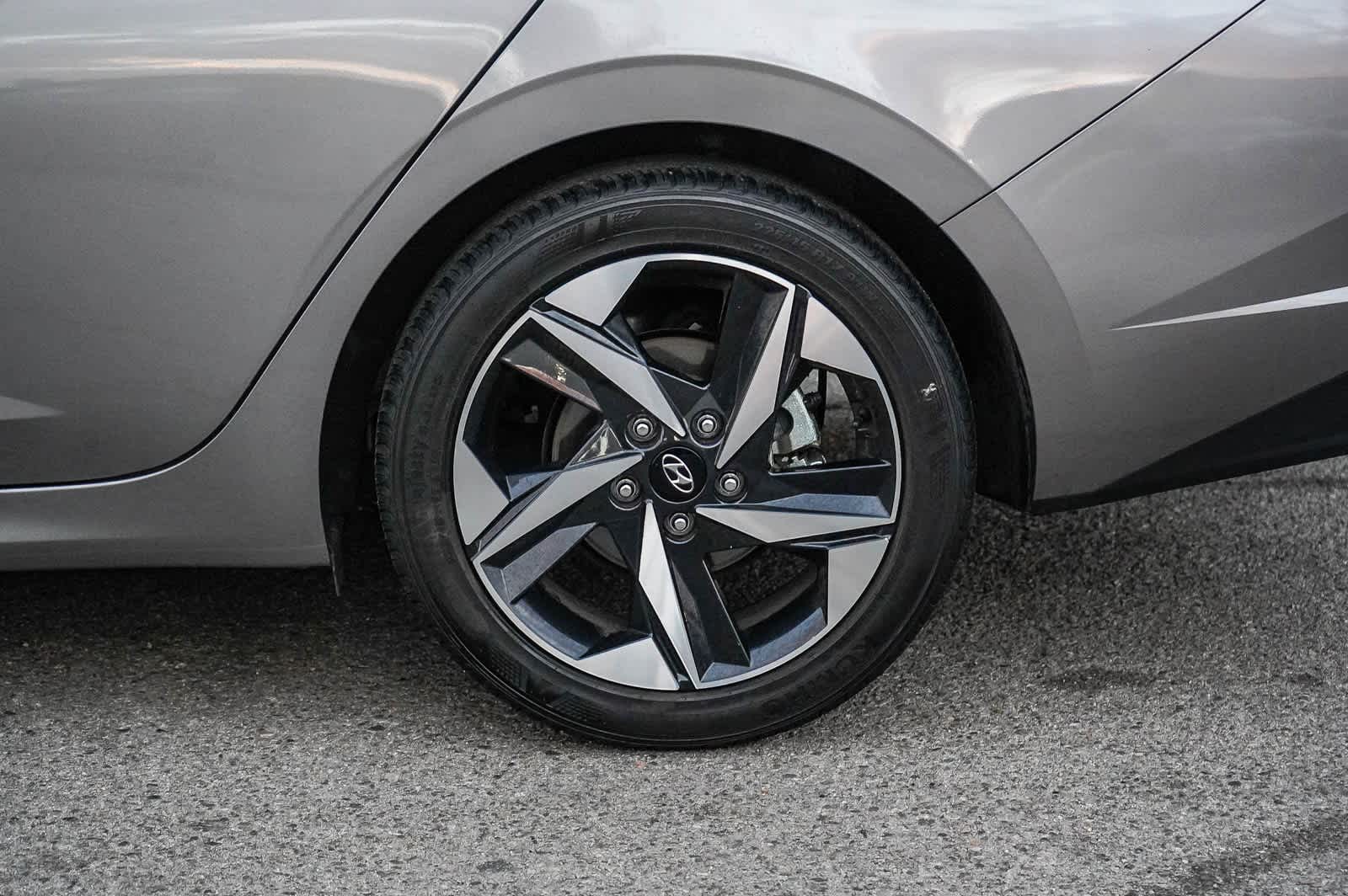 Thumbnail: 2022 Hyundai Elantra - 5