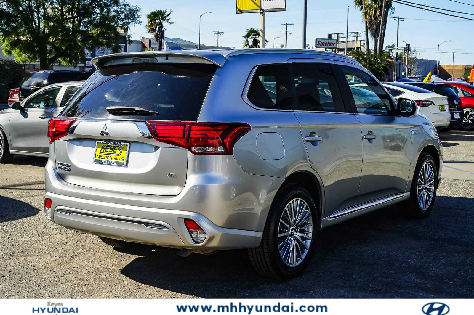 Thumbnail: 2022 Mitsubishi Outlander - 4