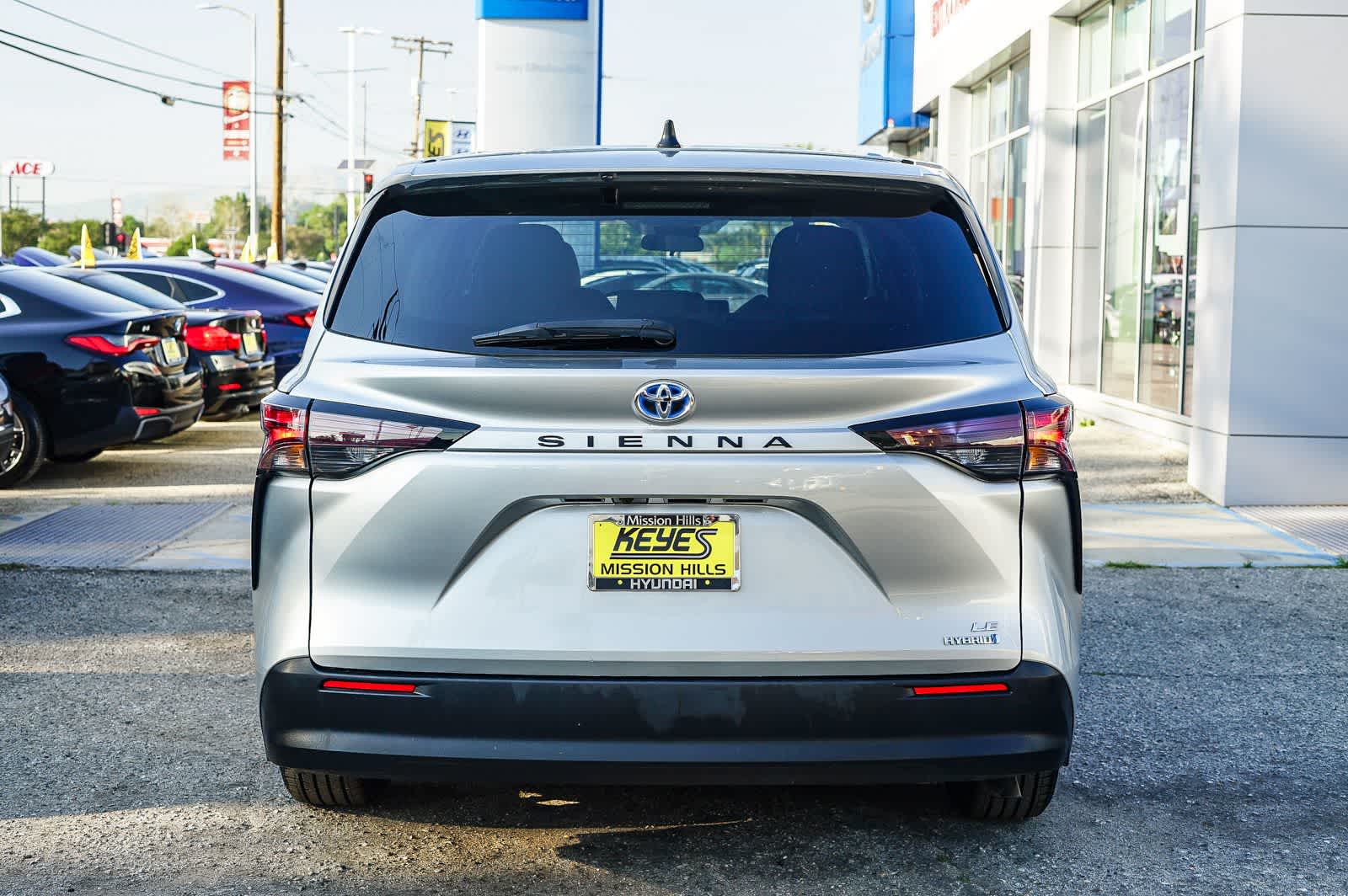 Thumbnail: 2024 Toyota Sienna - 3